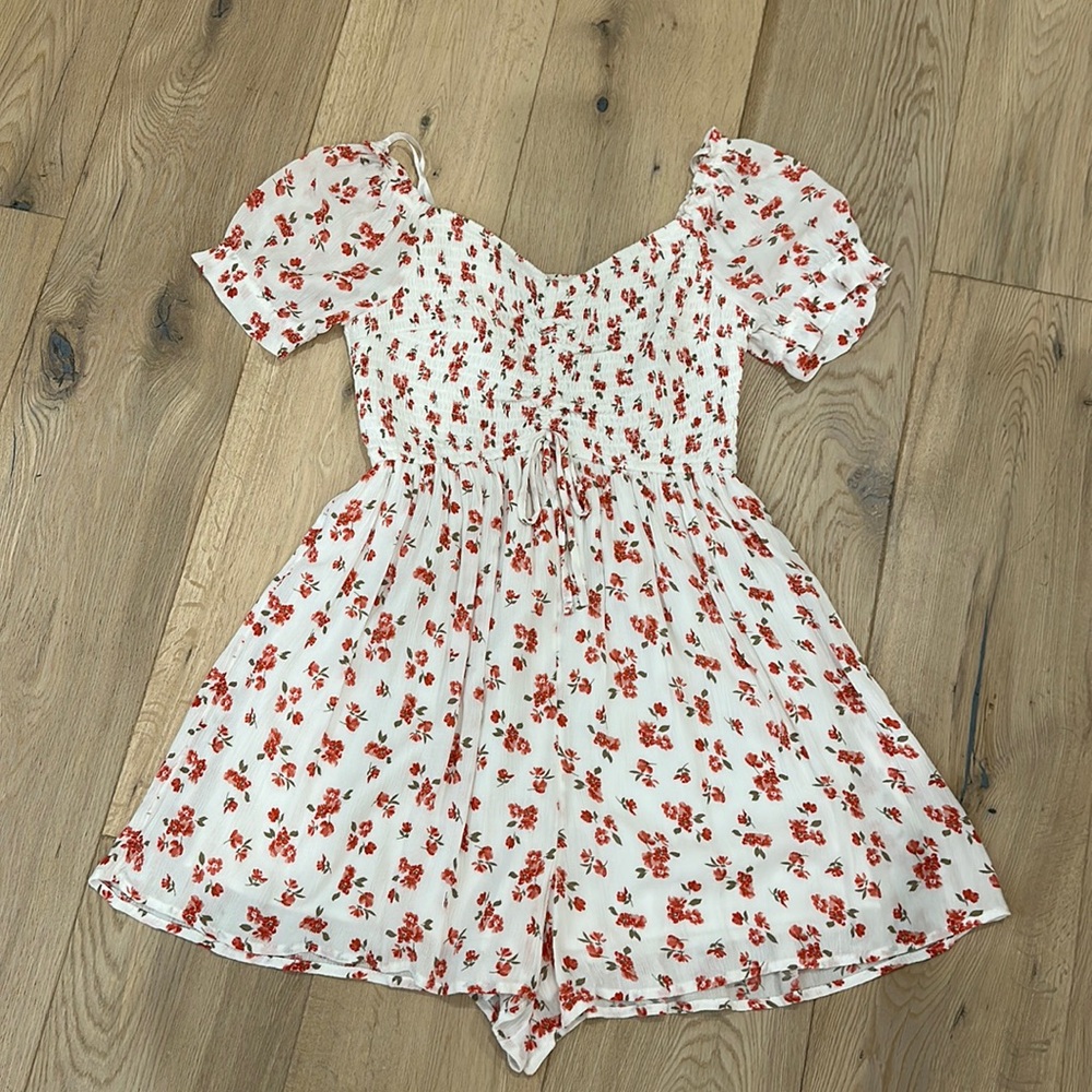 Cute Red and White Hollister a romper! NWT!! Perfect Condition!❤️🤍